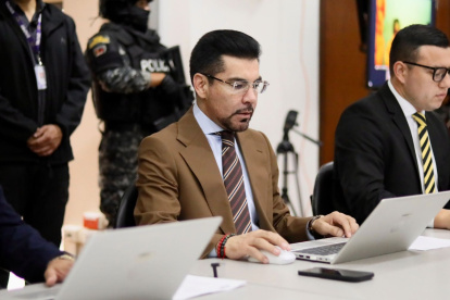 El fiscal general (s), Carlos Alarcón, es el nuevo líder virtual del concurso.