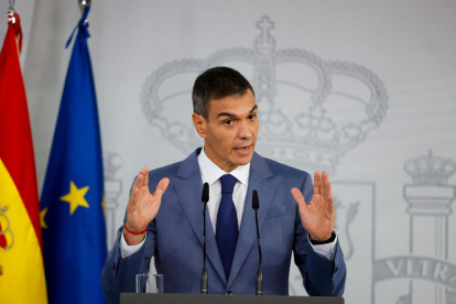 Pedro Sánchez jamás ha ganado unas elecciones. Él gobierna porque ha conseguido poner de acuerdo a los nacionalistas xenófobos vascos y catalanes, a los comunistas, a los terroristas de ETA y a todo quien quiera destruir España.