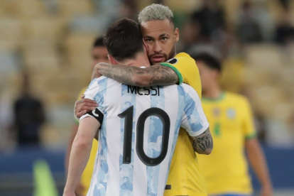 Lionel Messi y Neymar se enfrentaron en las eliminatorias sudamericanas, con Argentina y Basil, respectivamente.