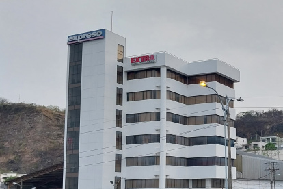 El edificio de Gráficos Nacionales ubicado en la avenida Carlos Julio Arosemena en el norte de Guayaquil.