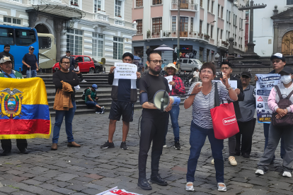 Pacientes renales realizaron una protesta para exigir garantías en sus tratamientos y apoyo para cubrir los costos de traslado hacia las sesiones de diálisis.