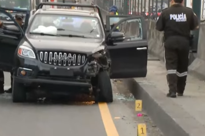 La Policía desplegó un operativo tras el asalto y localizó uno de los vehículos utilizados por los sospechosos en la vía Perimetral.