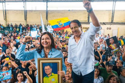 Rafel Correa recordó a su militancia que Sofía Espín y José Cevallos están en la lista 17 del Partido Socialista Ecuatoriano.