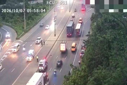 Personal de la CTE atendió el siniestro registrado en la vía Perimetral de Guayaquil.