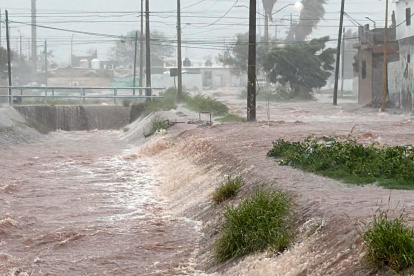 Inundación provocada por el paso de la tormenta tropical Polo, en Guaymas al sur de Sonora (México).