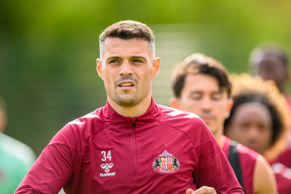 Xhaka es compañero de Nilson Angulo en el Sunderland y el club aún no se ha pronunciado sobre la sanción contra el mediocampista.