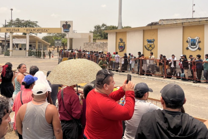 Jóvenes durante una jornada de reclutamiento para el servicio cívico militar voluntario.