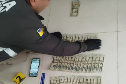 El allanamiento en las instalaciones del Municipio de Espíndola como parte de una investigación por presunto tráfico de influencias.