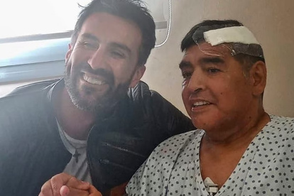 Leopoldo Luque (i) era el médico de Diego Armando Maradona (d).
