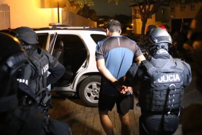 Los allanamientos realizados en las exclusivas urbanizaciones de Plaza Lagos y Mocolí, en Samborondón, dejaron al descubierto una presunta estructura empresarial vinculada al narcotráfico internacional.