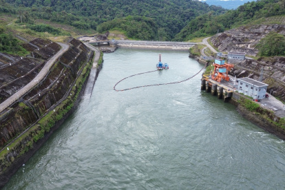 Coca Codo Sinclair redujo su generación por la presencia de sedimentos en el río Coca y dejó de liderar la producción hidroeléctrica del país.