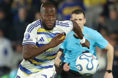 Enner Valencia espera su oportunidad con Boca Juniors para demostrar su poder goleador ante Talleres
