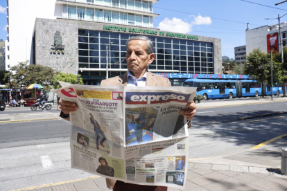 Canillitas y lectores de Quito lamentan la última edición impresa de Diario EXPRESO, que circula este 9 de octubre de 2026.