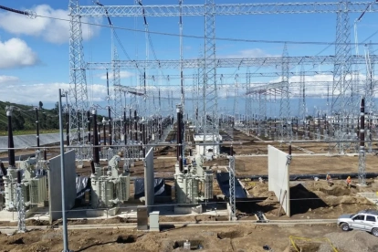 La Empresa Eléctrica Quito realiza esta mañana trabajos correctivos en La Carolina y sectores aledaños.