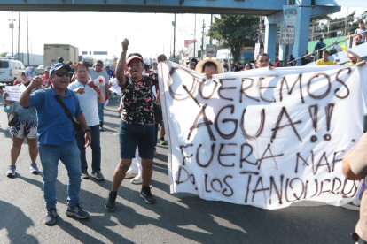 Habitantes de Durán protestaron este sábado 10 de octubre para exigir soluciones a la falta de agua potable.