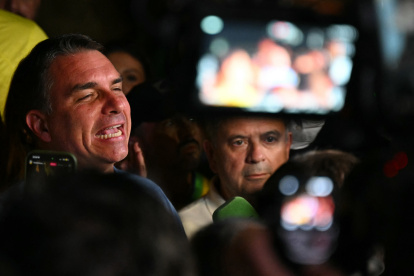 El apellido Bolsonaro resurge impulsado por el voto evangélico y el desgaste de Lula.
