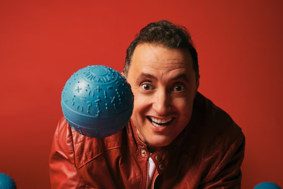 El comediante, actor y presentador colombiano alcanzó reconocimiento internacional con La pelota de letras