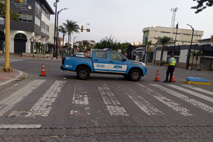 La ATM regula la circulación durante la jornada de Ruta Urdesa en la avenida Víctor Emilio Estrada.