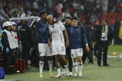 Deyverson de Liga de Quito fue expulsado al final del partido.