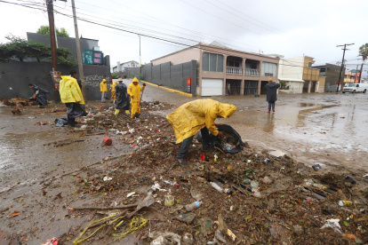 Rachel toca tierra en el mexicano Baja California con fuertes lluvias y avanza hacia EEUU.