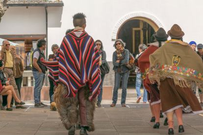 El 12 de octubre, se recuerda el encuentro entre culturas y se reivindica la riqueza de los pueblos y nacionalidades que forman parte de la identidad del país.