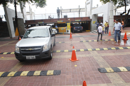 Promedio. Malecón 2.000 mantiene su precio en $ 1,25 desde 2010. AUTO SALE DEL PARQUEADERO DEL MALECÓN DE GUAYAQUIL.