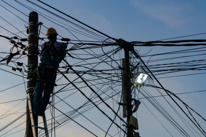 Usuarios de Samborondón y Daule reportaron interrupciones del servicio eléctrico y exigieron explicaciones a las autoridades.