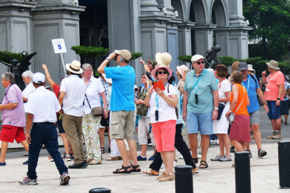 Guayaquil atrae a turistas nacionales y extranjeros sobre todo en sus fiestas.