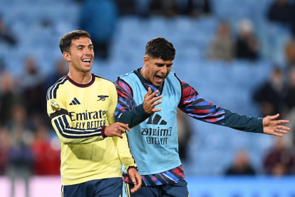 Piero Hincapié (d) y Martín Zubimendi se perderán el partido de Champions ante Lille por lesión.