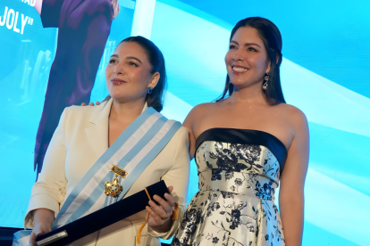 La distinción destaca su aporte al liderazgo empresarial y al impulso de iniciativas de desarrollo social en Ecuador.