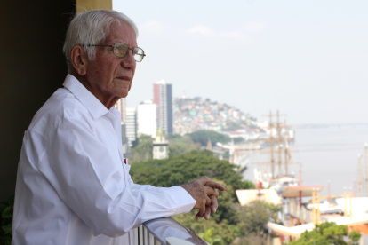 El poeta lojano Carlos Eduardo Jaramillo.