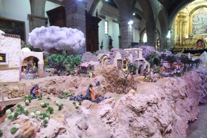 El pesebre tiene 280 metros cuadrados de construcción y 1.500 figuras; 500 de ellas en movimiento.
