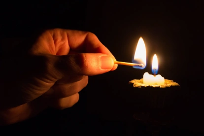 Los cortes imprevistos de electricidad generaron reclamos en distintas ciudades de Ecuador durante la madrugada del 14 de octubre.