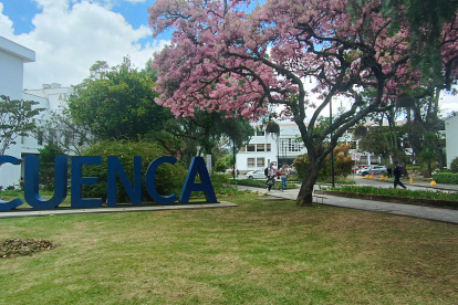 La Universidad de Cuenca decidió defender la autonomía de la institución ante la exigencia de la ministra de Educación para despedir y sancionar a un docente de la Facultad de Filosofía.