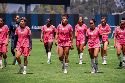 Jugadoras de Dragonas IDV durante un entrenamiento.
