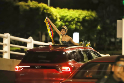 Shyare Andrade regresa a Ecuador: la modelo manabita llegó al aeropuerto José Joaquín de Olmedo de Guayaquil tras quedar como primera finalista del Miss Grand International 2026.
