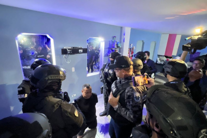 Los cuatro capturados estarían vinculados al movimiento de armamento, transporte de drogas y actividades logísticas