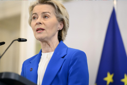 La presidenta de la Comisión Europea, Ursula von der Leyen señaló que Europa no puede ser una potencia industrial con precios energéticos “estructuralmente demasiado elevados” y una dependencia crónica de combustibles importados.