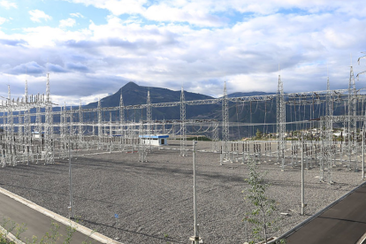 El plan busca impulsar nuevas fuentes de energía y atraer inversión para fortalecer el sistema eléctrico nacional.