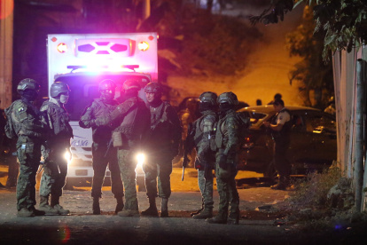 Militares durante un operativo en Monte Sinaí, en el noroeste de Guayaquil.