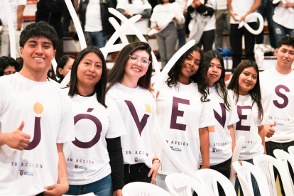 Jóvenes en Acción 2026: los participantes seleccionados podrán recibir dos pagos de $400 tras cumplir los requisitos y las actividades asignadas.