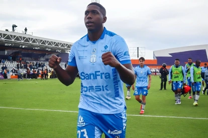 El delantero Néstor Caicedo llegó como refuerzo al Macará para el segundo semestre de 2026.