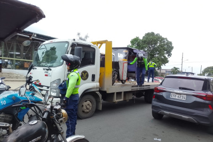 Quince tricimotos fueron retenidas durante un operativo de la ATM en Las Esclusas, al sur de Guayaquil.