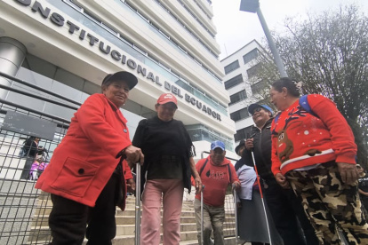 Integrantes del Frente Nacional de Personas con Discapacidad acudieron a la Corte Constitucional para cuestionar el aumento del pasaje preferencial en Quito.