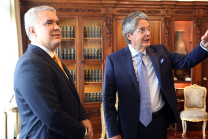 El expresidente colombiano Iván Duque y el expresidente de Ecuador, Guillermo Lasso, es una visita protocolar al Palacio de Carondelet, en Quito, en 2021.