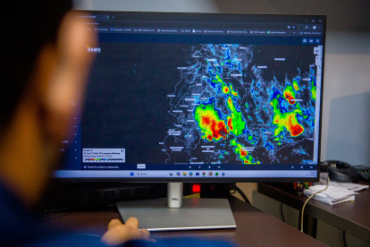 Las condiciones meteorológicas previstas para la noche de este sábado mantienen la posibilidad de nuevos aguaceros en Guayaquil.