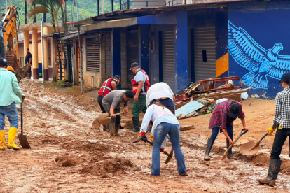 El impacto de las lluvias mantiene en alerta a varias provincias, donde las familias enfrentan pérdidas materiales y riesgos de nuevas inundaciones.
