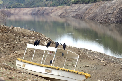 El embalse Mazar está a solo 7,99 metros de su nivel mínimo de operación segura, establecido en 2.115 msnm.
