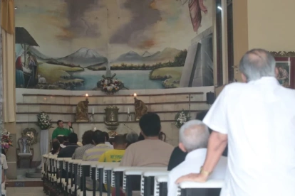 Misas en la parroquia Nuestra Señora del Perpetuo Socorro al día siguiente de la muerte del padre Patricio Sánchez.