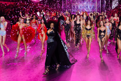 Tyra Banks en el desfile de Victoria´s Secret en 2024.